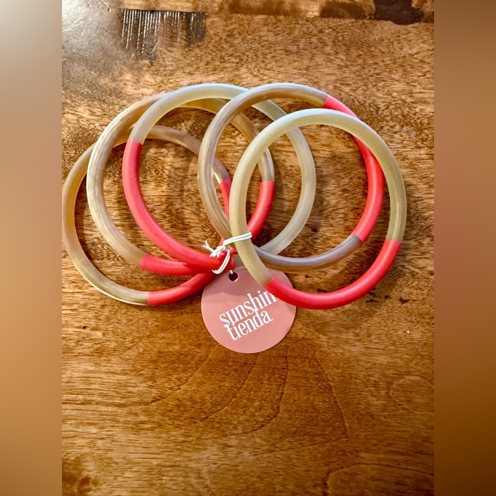 Sunshine Tienda Red and Cream Bangles